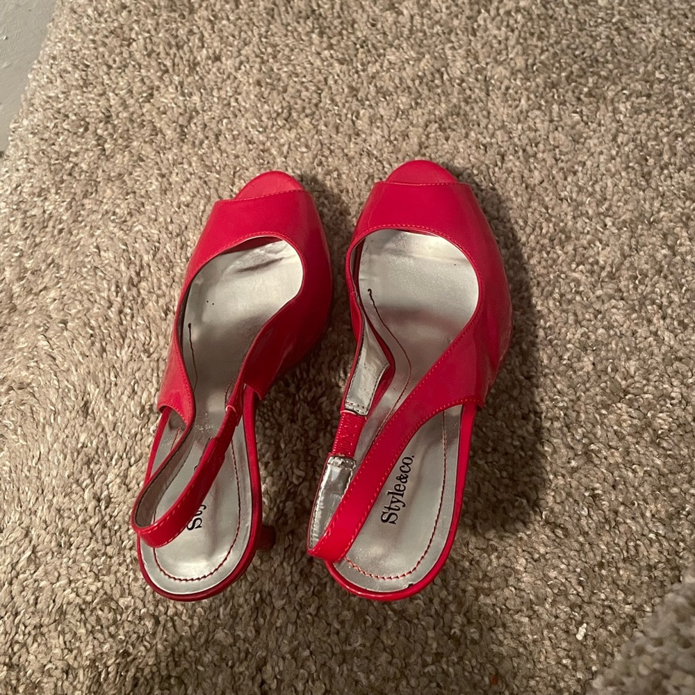 Style & Co red heels, size 6